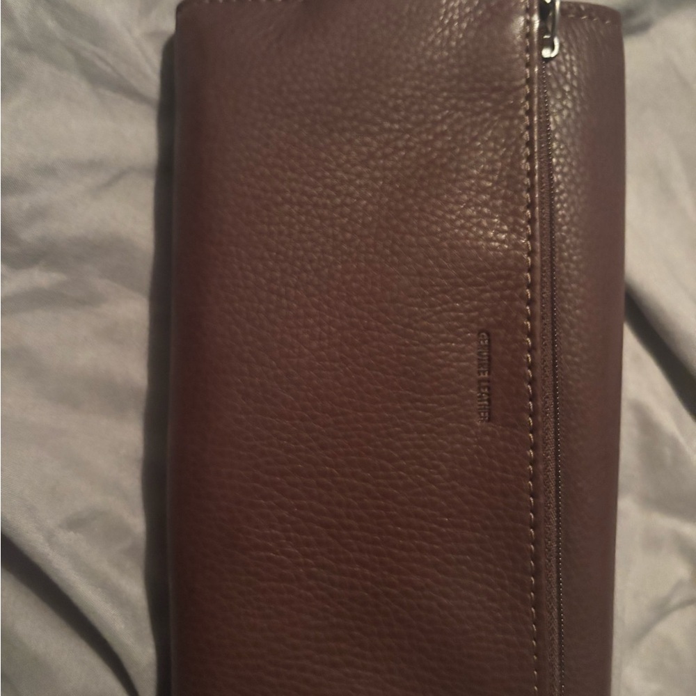 Fossil Brown Leather Wallet with Elegant Wave Design - Picture 8 of 10